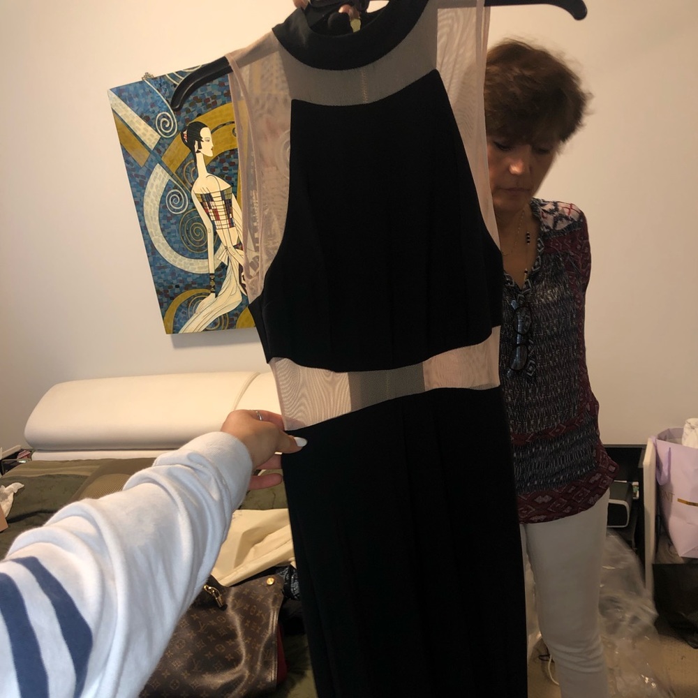 Beautiful evening gown - Picture 2 of 5